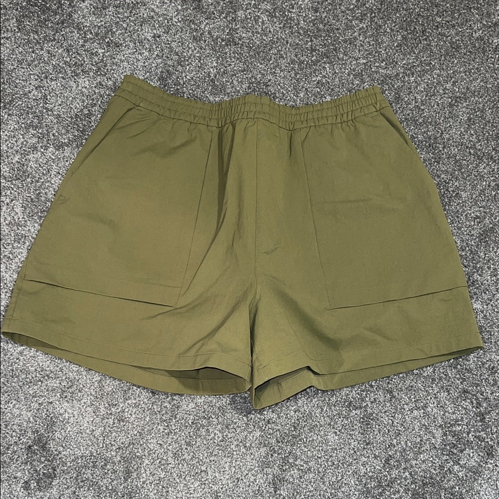 Lululemon Lab Relax-Fit Super High Rise Short 3” Women’s Size 10